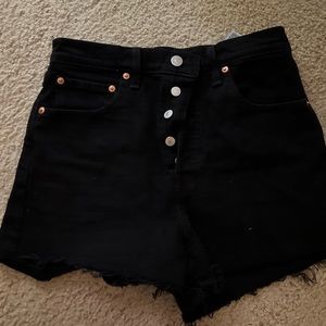 Levi’s Ribcage Shorts
